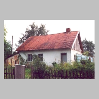075-1007 Haus Eggert-Henke mit Stallanbau und Gewaechshaus innerhalb der noch stehenden Hausfundamente.jpg